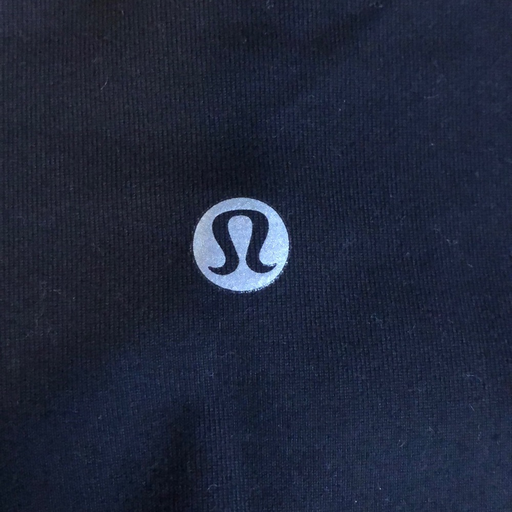 ONLY WORN ONCE - NO PULLS LULULEMON